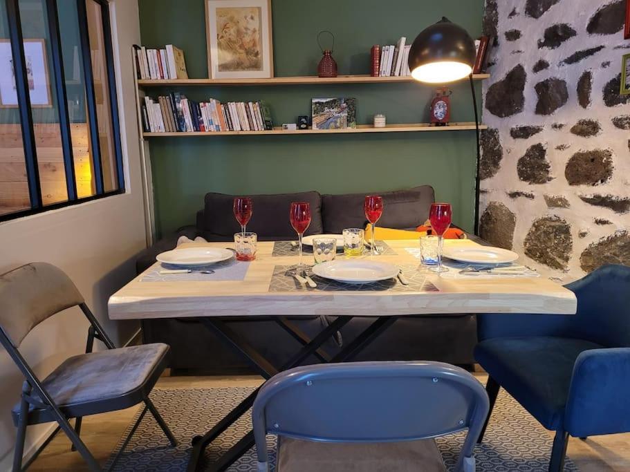 La Maisonnette Sous Le Cerisier Bergonne Buitenkant foto